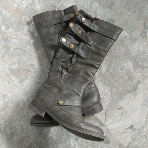 Tall boots with adjustable calf size